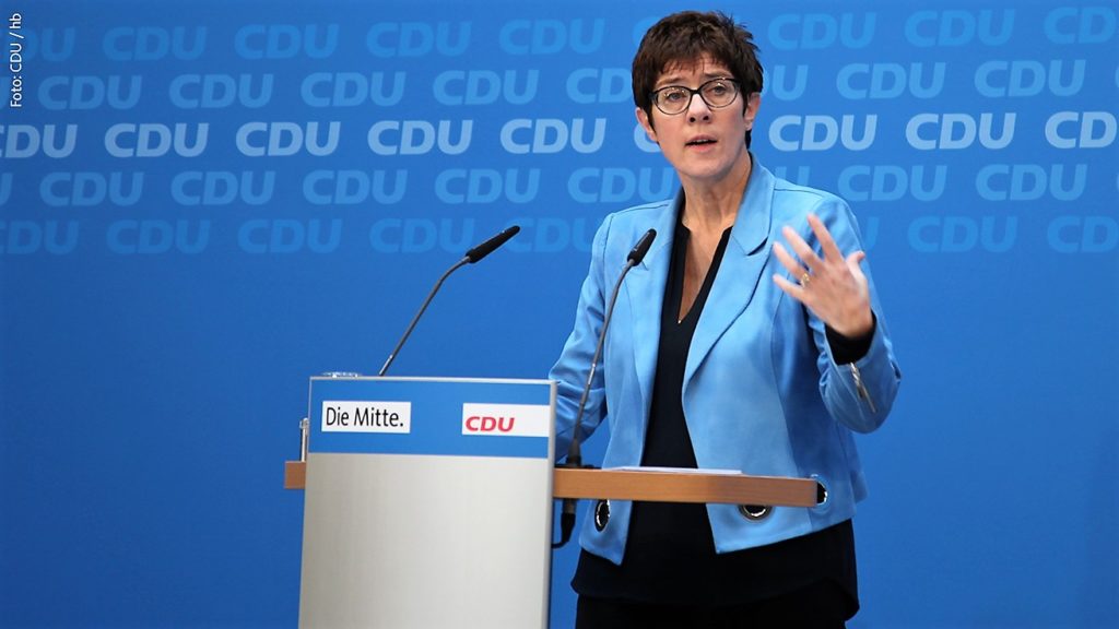 Annegret Kramp-Karrenbauer (Generalsekretärin) stellt die Ergebnisse der heutigen Beratungen des CDU-Präsidiums vor.